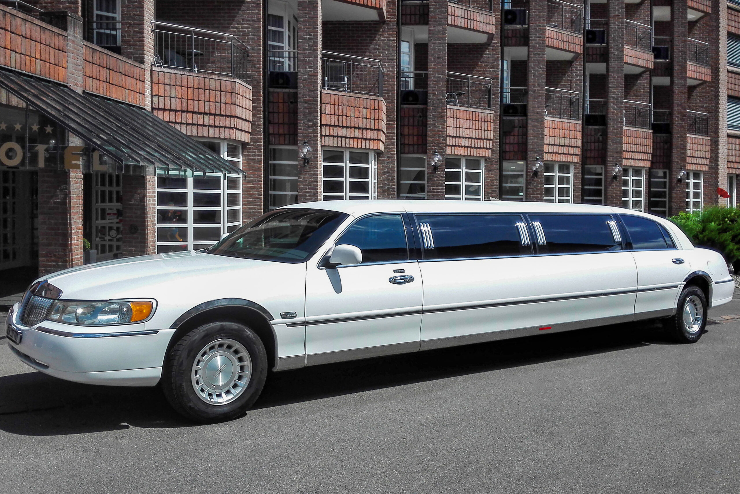 Limocity Lincoln Stretchlimousine weiss Frontansicht